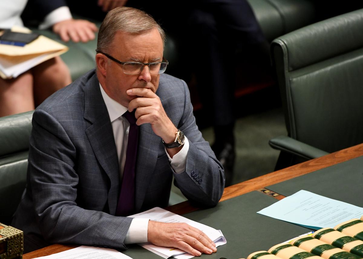 Labor Concerned Over JobKeeper Reduction, But Treasurer Says Fewer Need Support