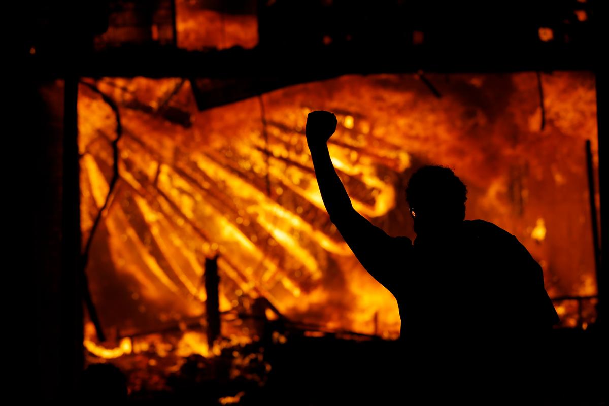 Minneapolis Police Station Abandoned to Rioters in Interest of Public Safety: Mayor
