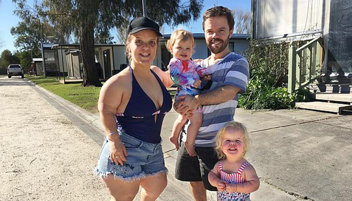 Couple With Dwarfism Raise Eyebrows When 2nd Daughter Born Without Dwarfism