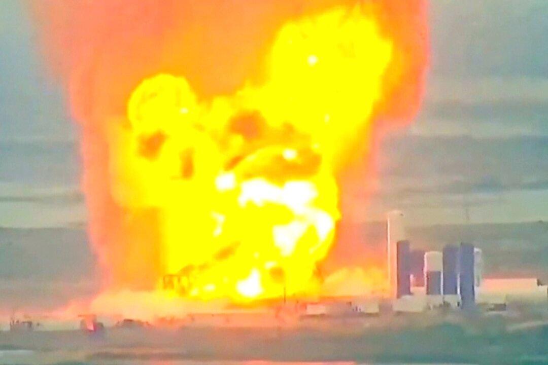 VIDEO: Prototype of New SpaceX Rocket Starship Explodes on Texas Test Pad
