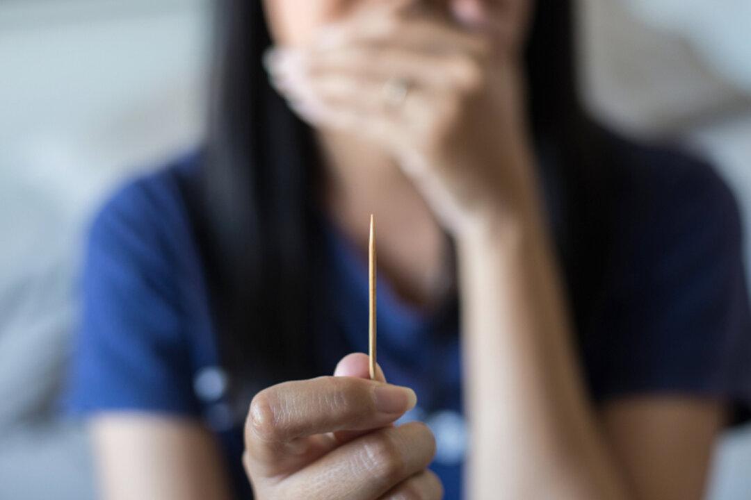 Made-in-China Toothpicks and Chopsticks: Are These Really Clean?