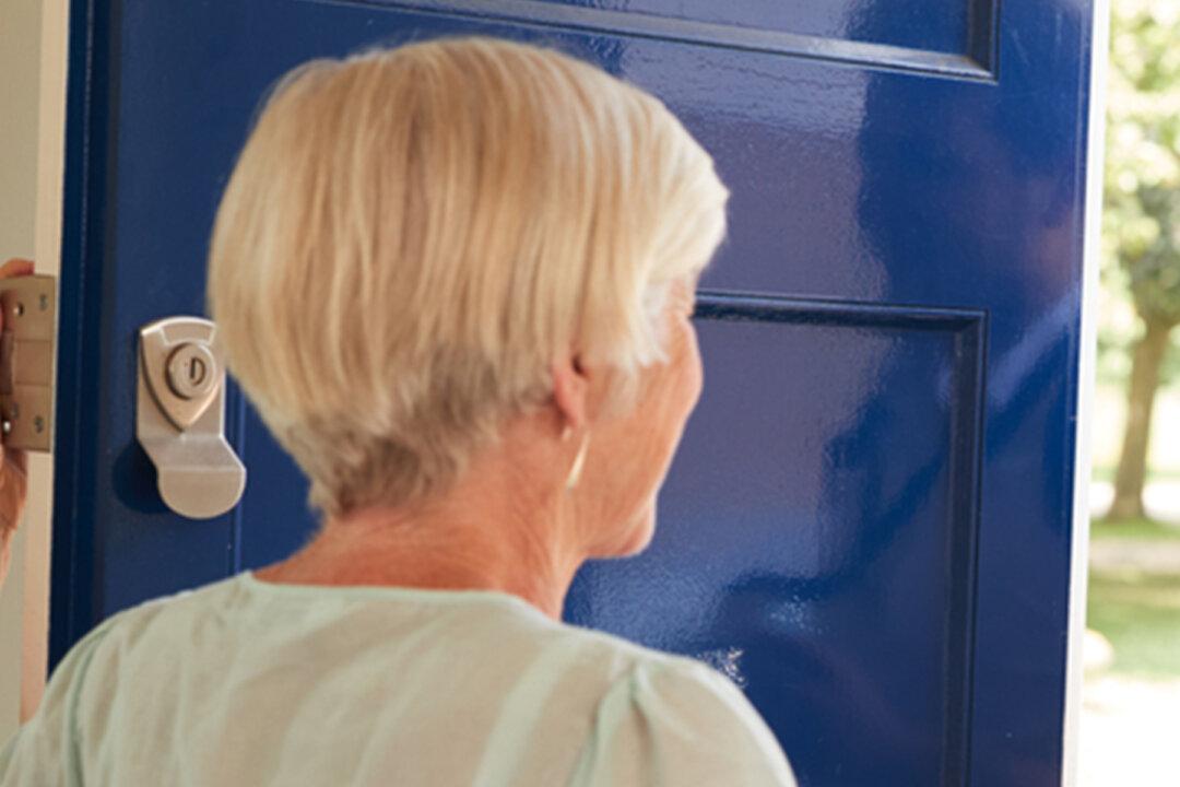 Man, 29, Invents ‘Cuddle Curtain,’ Hugs Affectionate Grandma for the First Time in Months