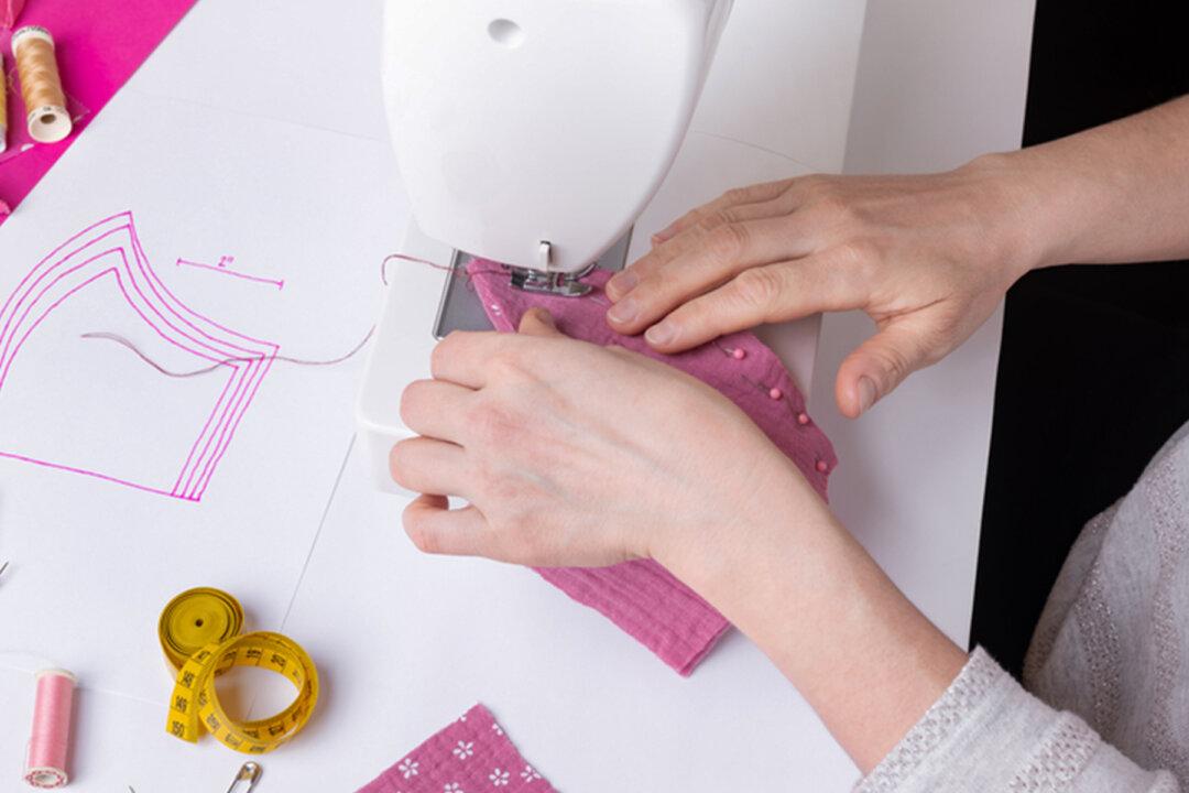 Deaf Mom Makes Face Masks With Clear Plastic Window for Lip Reading, Flooded With Orders