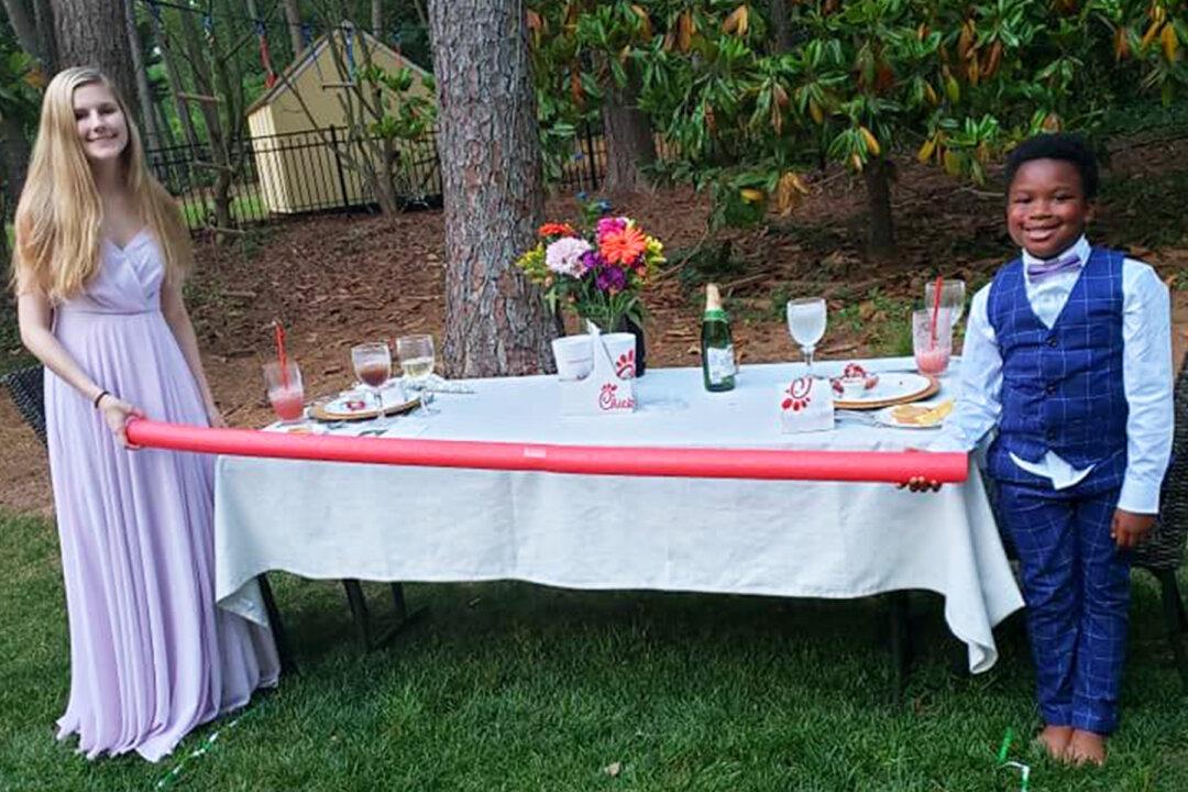 7-Year-Old Plans Prom for High School Babysitter After It’s Canceled Amid Lockdown