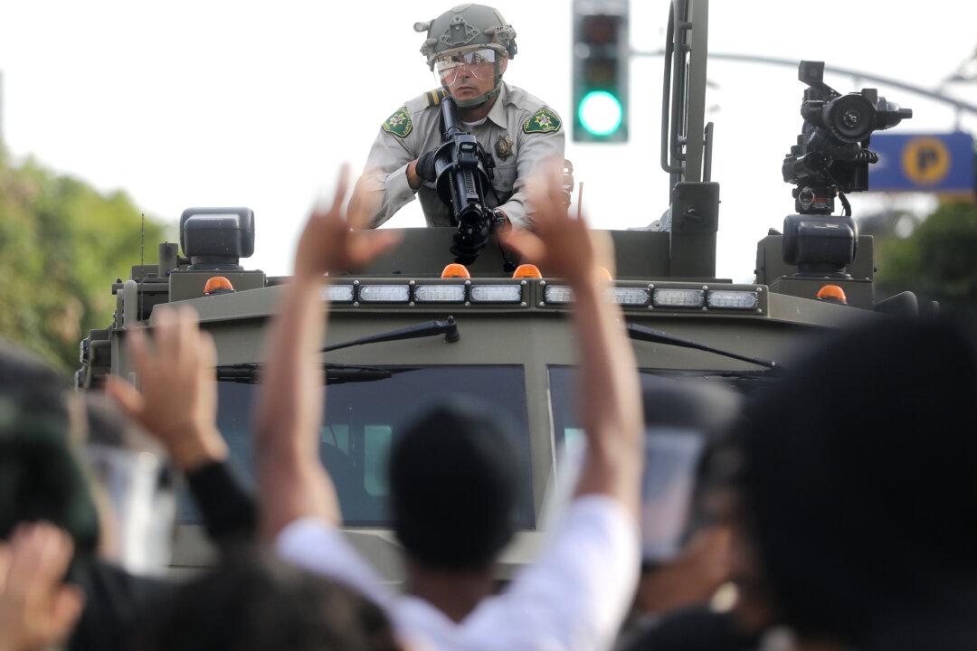 Los Angeles Mobilizes National Guard to Quell Violence, Looting