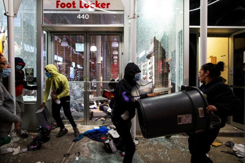 Unrest Spreads as George Floyd Grief Morphs Into Looting and Violence