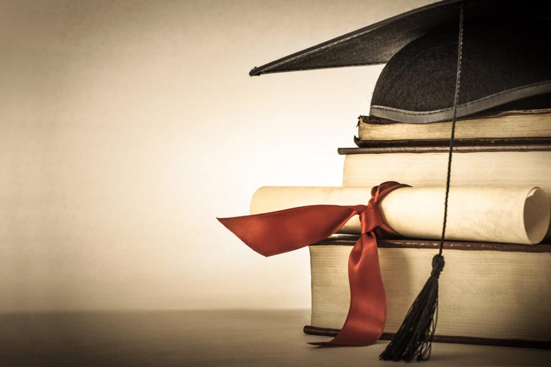 Homeless Florida Student Graduates High School As Valedictorian, Beating All Odds