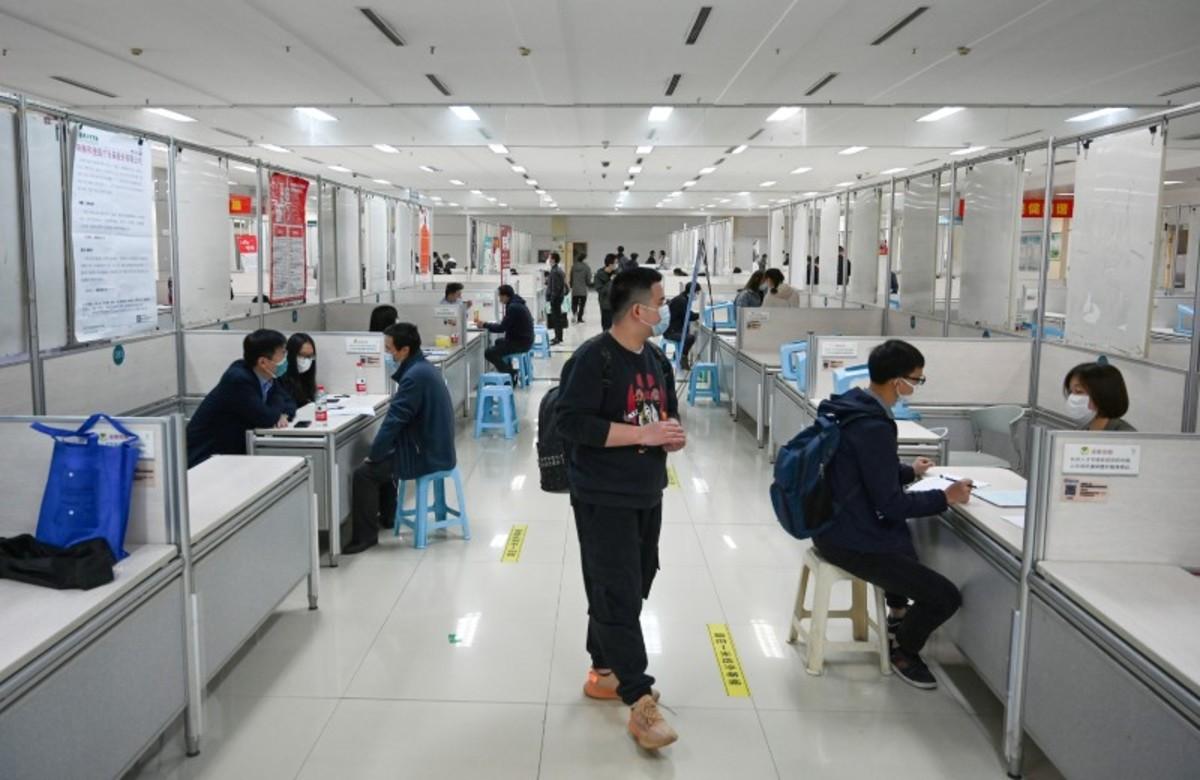 China’s Services Sector Bounces Back Into Growth, Job Losses Continue: Caixin PMI