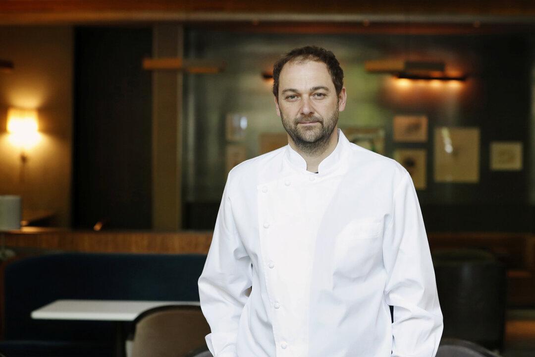 New York Chef Turns Michelin-Starred Eatery Into Charity Kitchen in COVID-19 Crisis