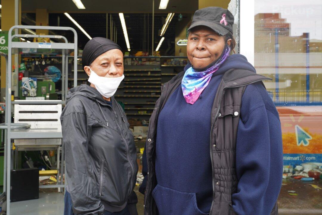 Chicago Residents Denounce Looting of Their Neighborhood