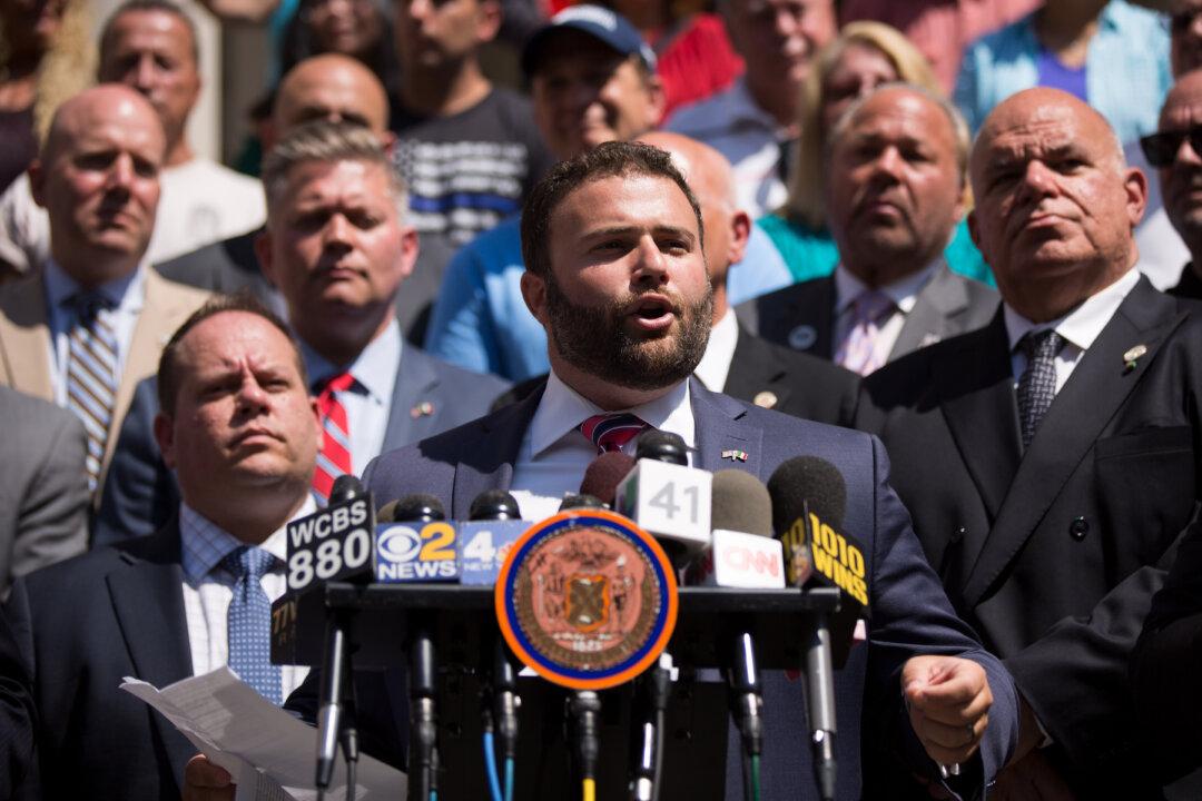 New York Councilman Urges Trump to Revoke Benefits of People Arrested for Looting