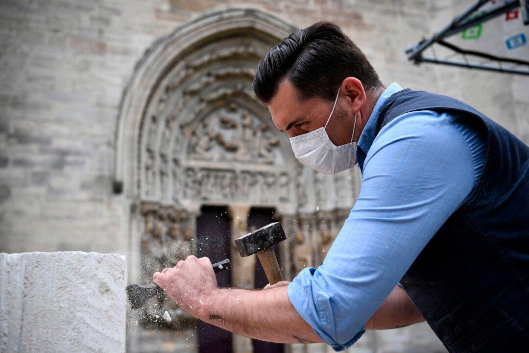 Wear Masks in Public Says WHO, in Update of COVID-19 Advice