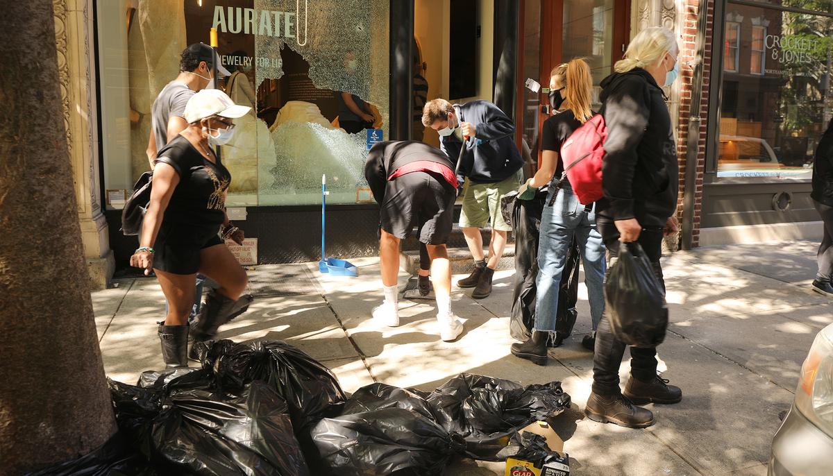 High School Senior Cleans Streets at 2 am After NY Riots, Rewarded With College Scholarship, New Car