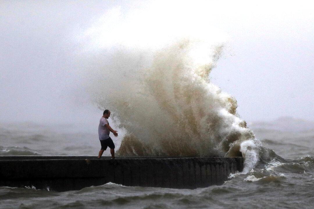 High Winds, Rain as Tropical Storm Cristobal Makes Landfall Over Louisiana
