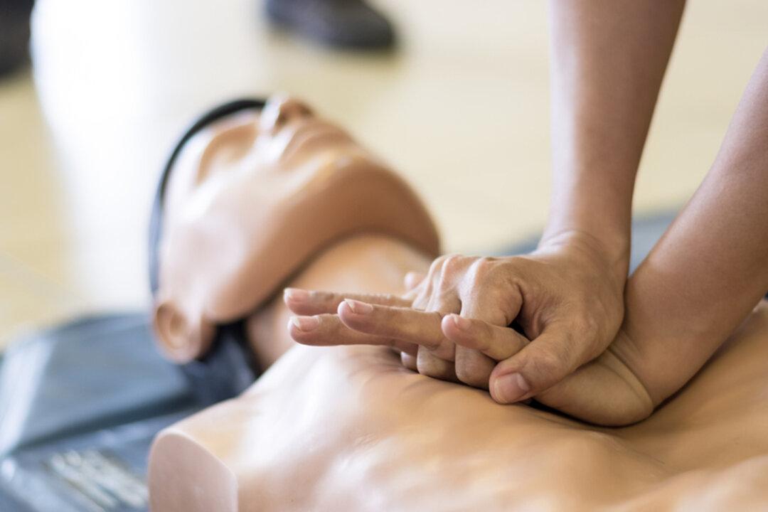 High School Teen Rushes to Help Teacher Who Collapsed at School, Saves Her Life With CPR