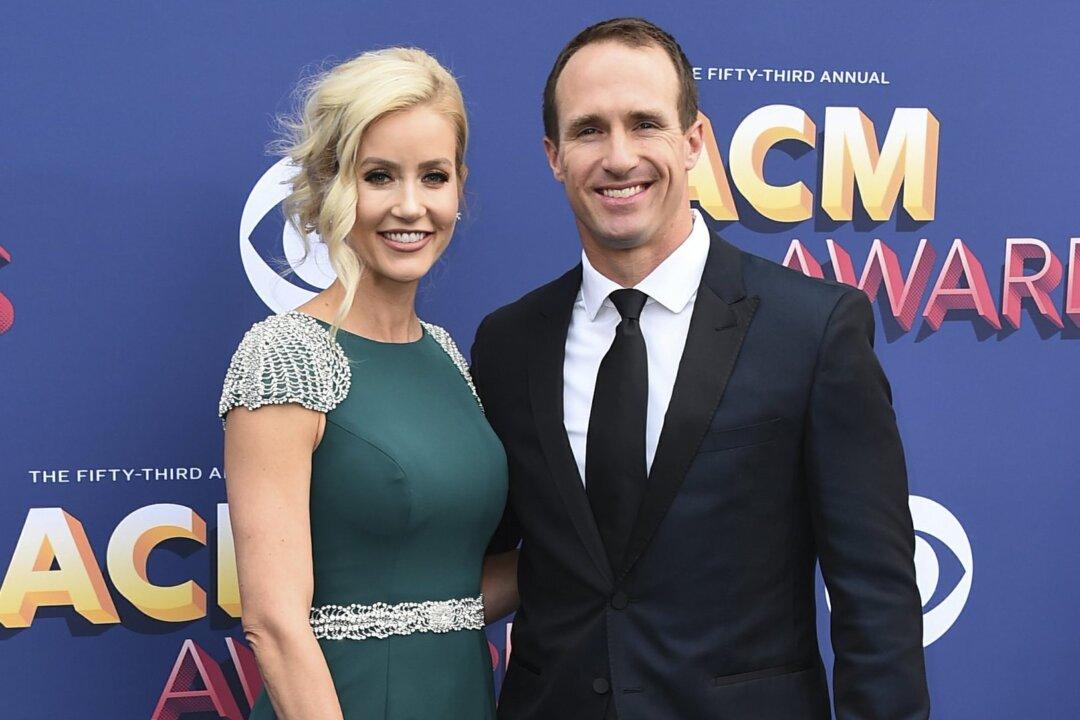 Saints Quarterback Drew Brees’s Wife Apologizes for Husband’s Comments on Flag