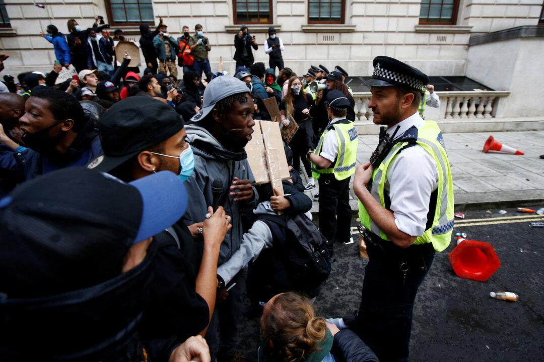 English and Welsh Police Apologise for Racism and Issue Mandatory Anti-Racist Training