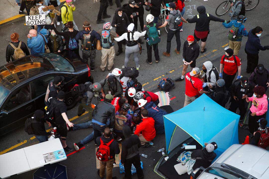 Seattle Driver Shoots Protester as Crowd Swarms His Car