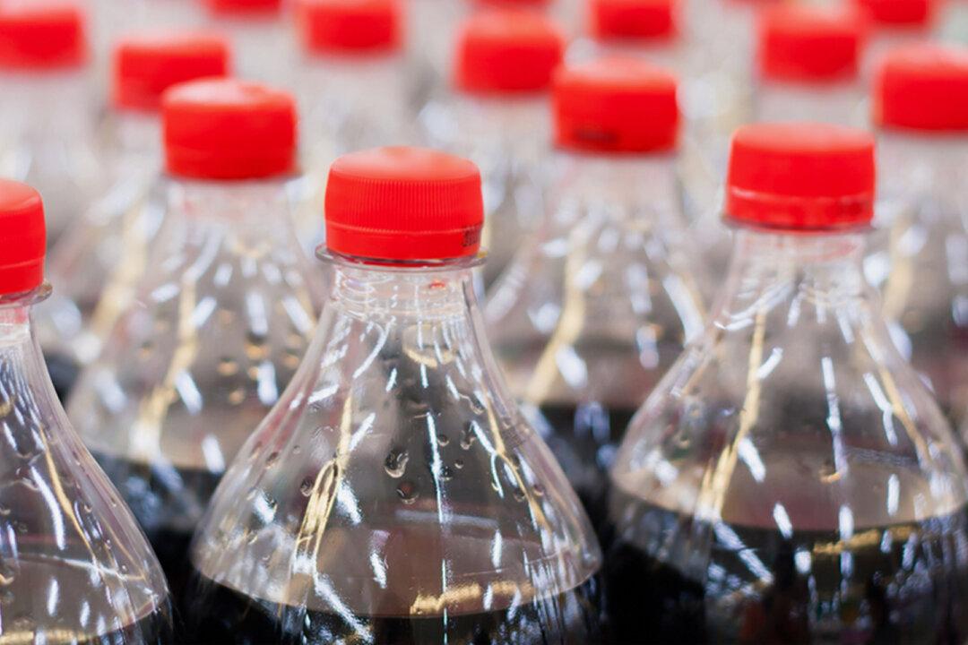 New Zealand Mom of 3 ‘Addicted’ to Coca-Cola Dies After Drinking 3 Liters of Pop per Day