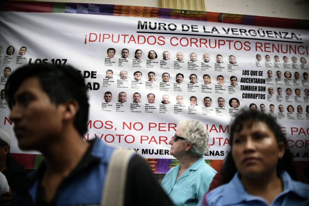 US Bans Entry of Guatemalan President’s Former Chief of Staff on Corruption Grounds