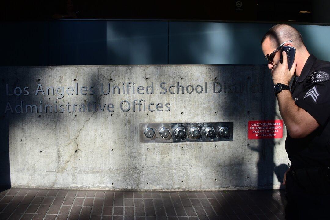 Los Angeles Teachers Union Calls for Disbanding School Police