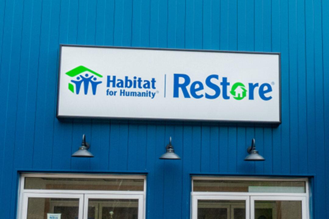 Man Finds $43,000 Inside Thrift Store Couch Cushion–but Gives It All Back to Original Owner