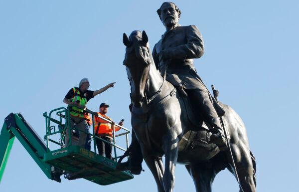 An inspection crew from the Virginia Department of General Services inspect the statue of Confederate Gen. Robert E. Lee on Monument Avenue in Richmond, Va., on June 8, 2020. (Steve Helber/AP Photo)