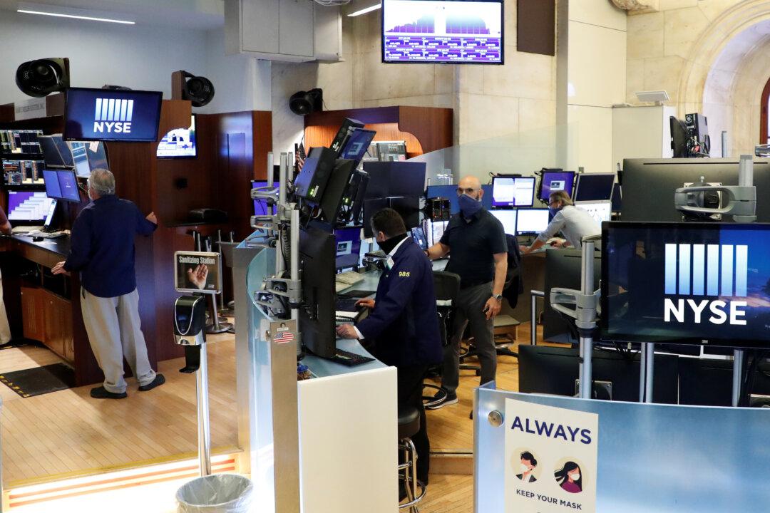 S&P 500, Dow Slip Ahead of Fed Outlook; Nasdaq Scales Fresh High