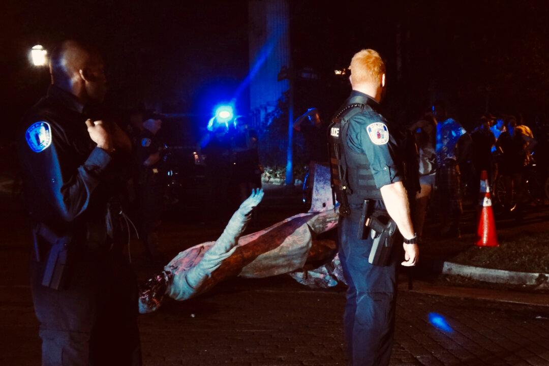 Protesters Topple Jefferson Davis Statue in Virginia Capital