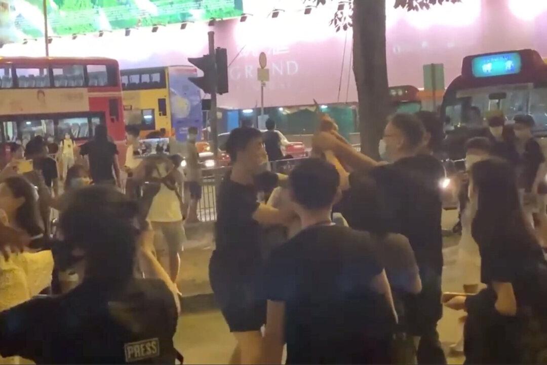 Hongkonger Injured in Knife Attack While Defending Epoch Times Staffer Says He Has No Regrets