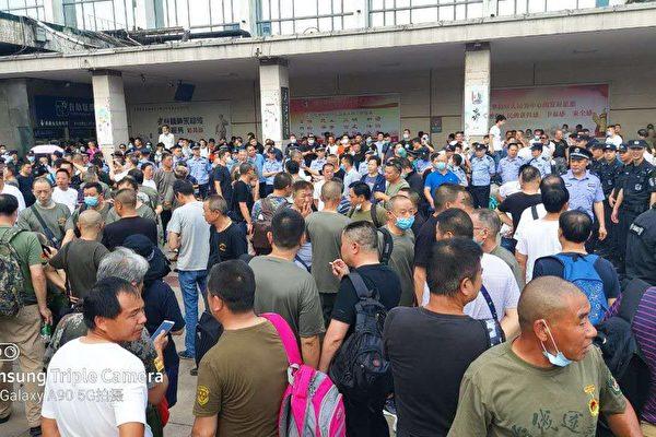 Chinese Veterans Stage a Protest Over TV Insult, Ongoing Mistreatment