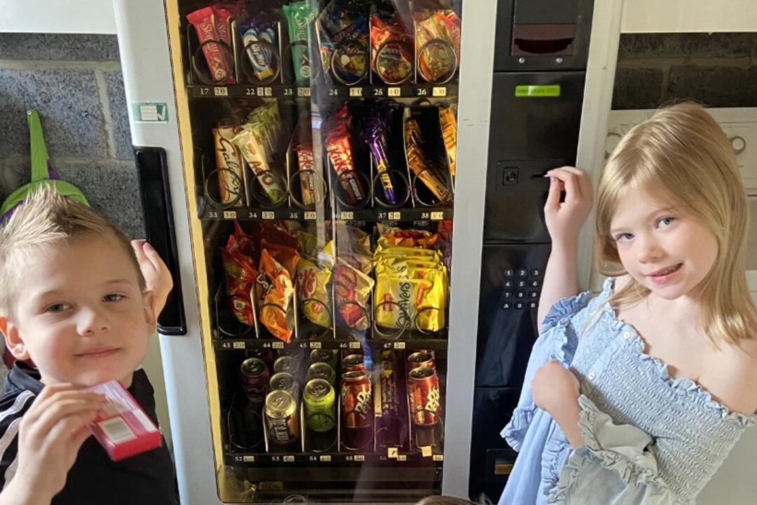 Mother Invests in Secondhand Vending Machine to Make Kids Do Chores to Pay for Snacks