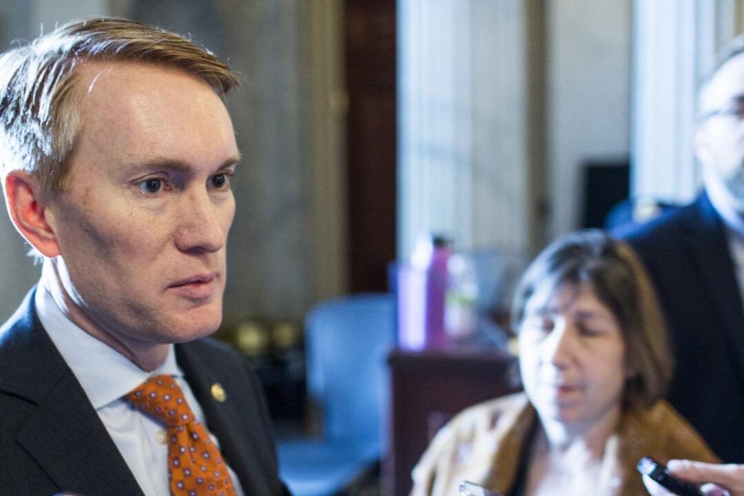 Police Should Ban Chokeholds, Says GOP Senator