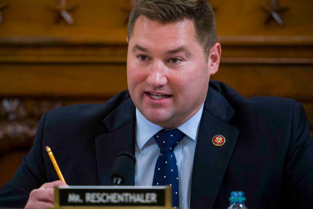 Lawmaker Introduces Bill to Ban Chinese Communist Party Members From Immigrating to US