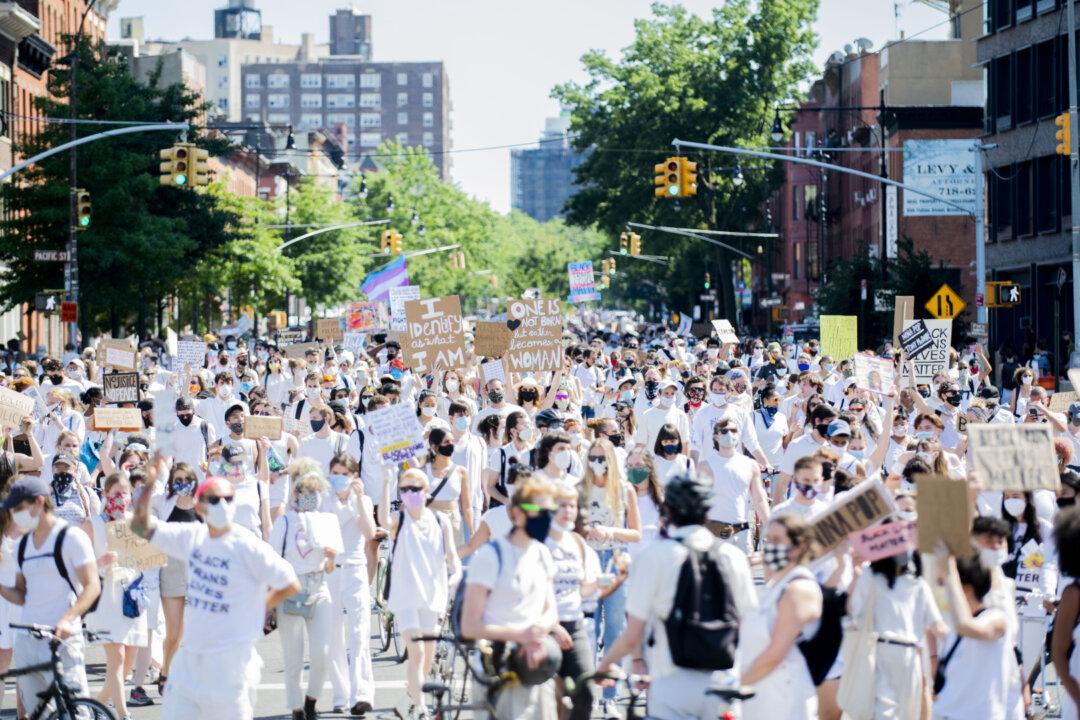 Catholics and Orthodox Jews Sue New York Governor Over Lockdown Regime