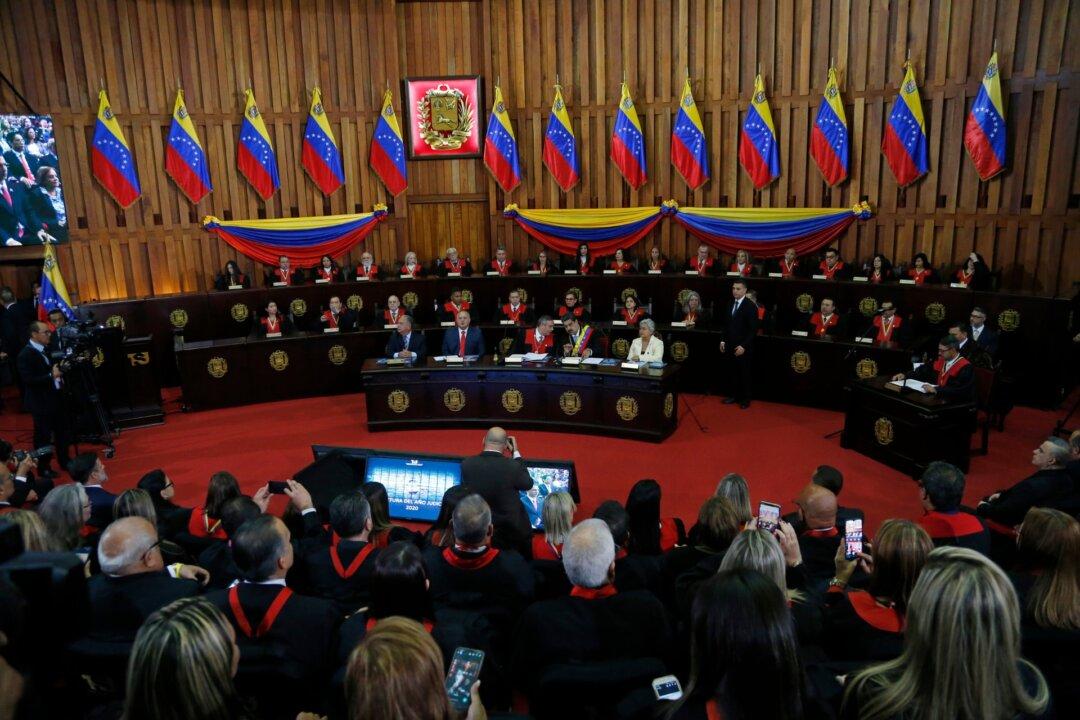 Venezuela Court Orders Takeover of 2 Major Political Parties