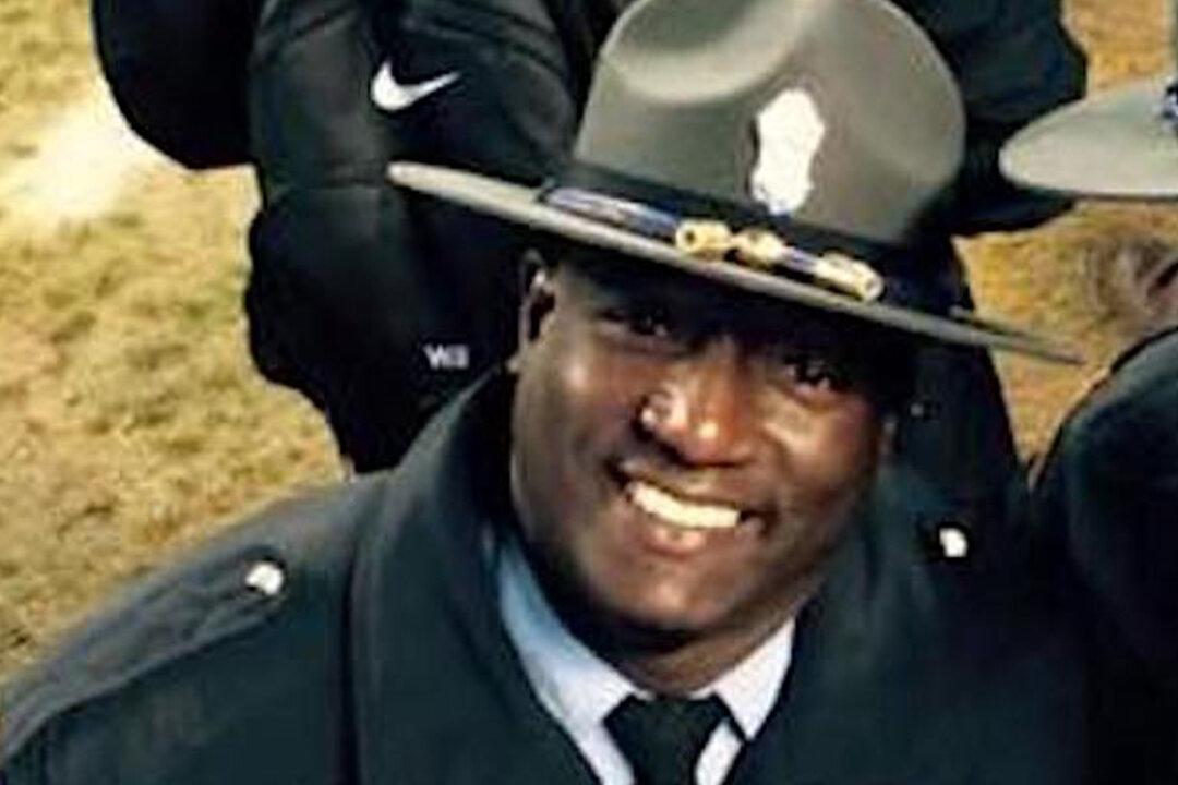 ‘I Only Kneel for One Person’: State Trooper Tells BLM Protesters He Only Kneels for ‘God’