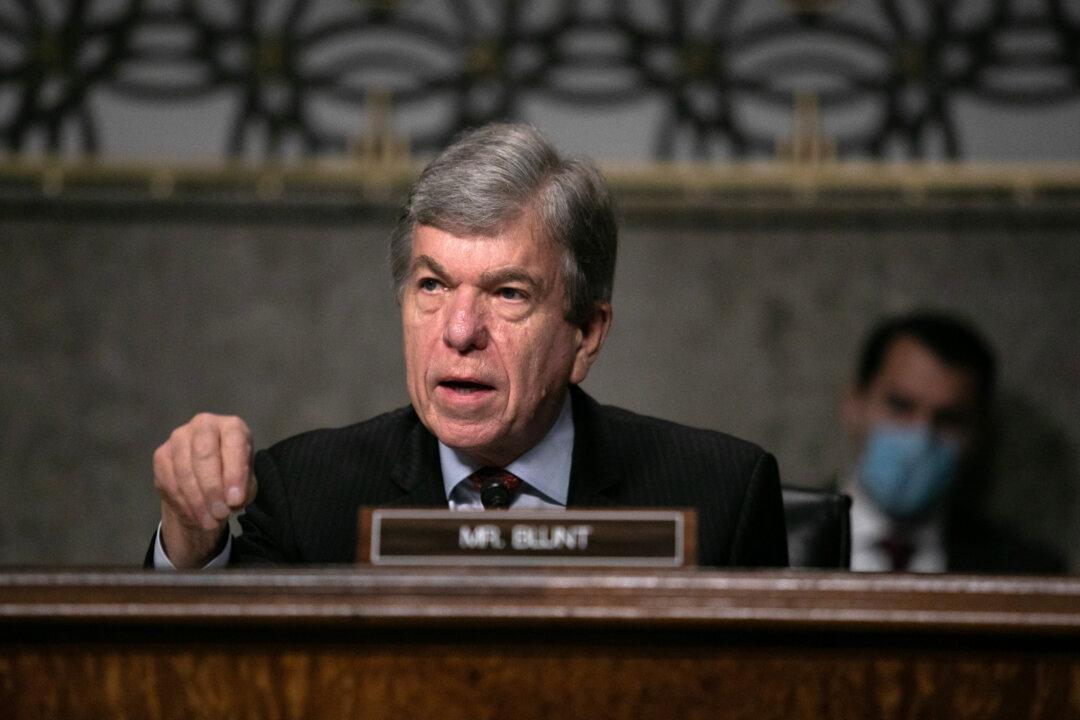 Blunt Urges Biden to Cut Infrastructure Package by 70 Percent for ‘Easy Win’ on GOP Backing