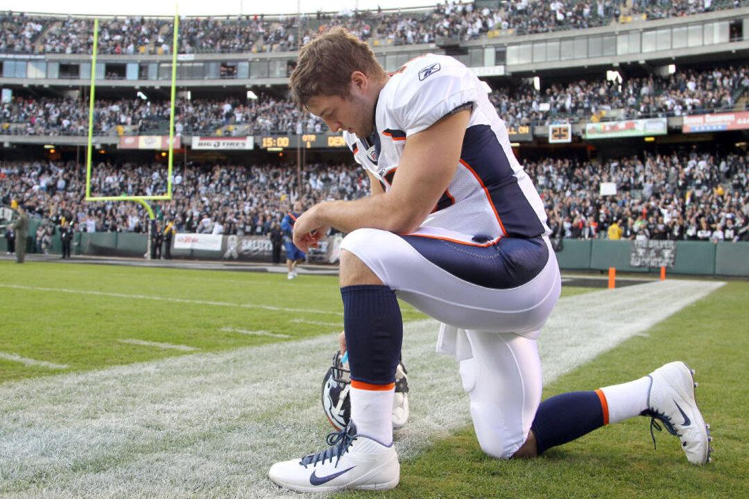 ‘Know Their Heart’: What Sports Stars Colin Kaepernick and Tim Tebow Kneeled For