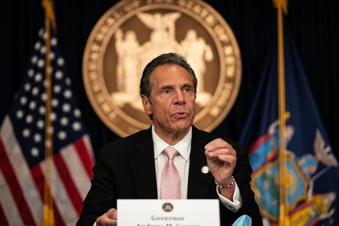 Cuomo Threatens 14-Day Quarantine for Travelers from COVID-19 Hotspots