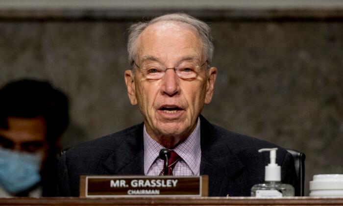 Grassley Says Disclosing Trump’s Tax Data Without Authorization May Violate Tax Code