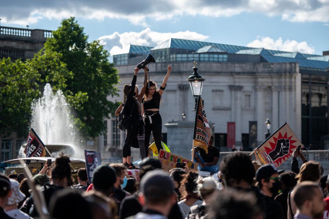 Three Dead in Stabbing Attack in English Town of Reading: Report
