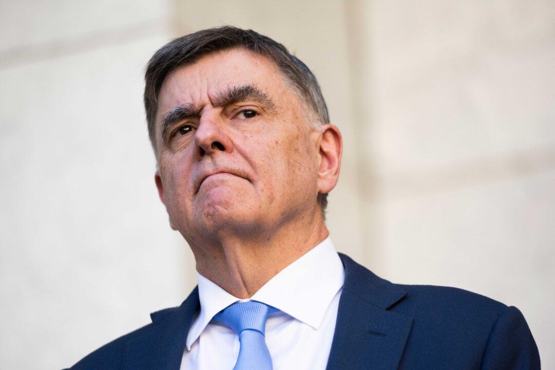 Australian Health and Aged Care Officials to Face Virus Inquiry