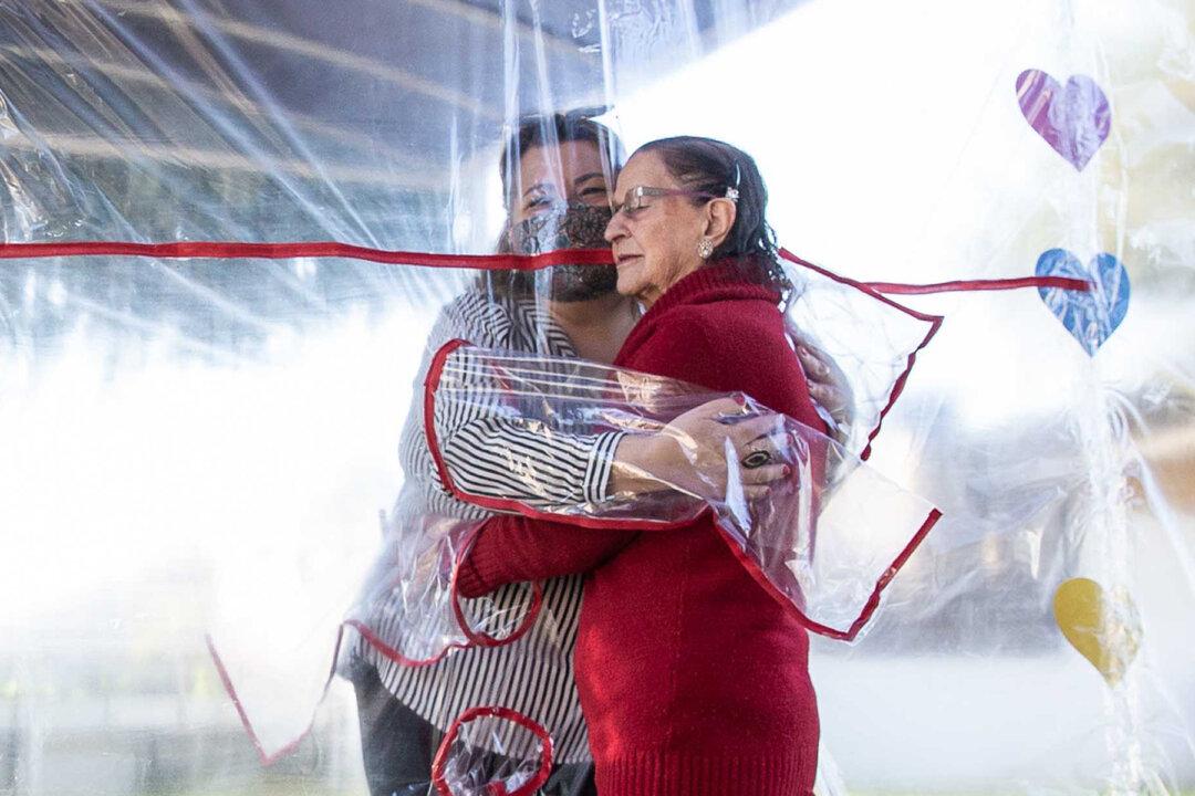 Brazilian Care Home Creates ‘Hug Tunnel’ so Loved Ones Can Embrace Elderly Relatives