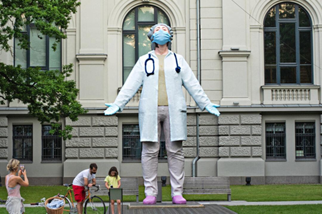 20-Foot Statue in Latvia Honors Front Line Workers Fighting Covid-19 Around the World