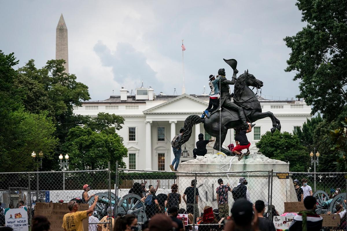 Antifa Activist Who Tried to Topple Statue Near White House Avoids Jail Time