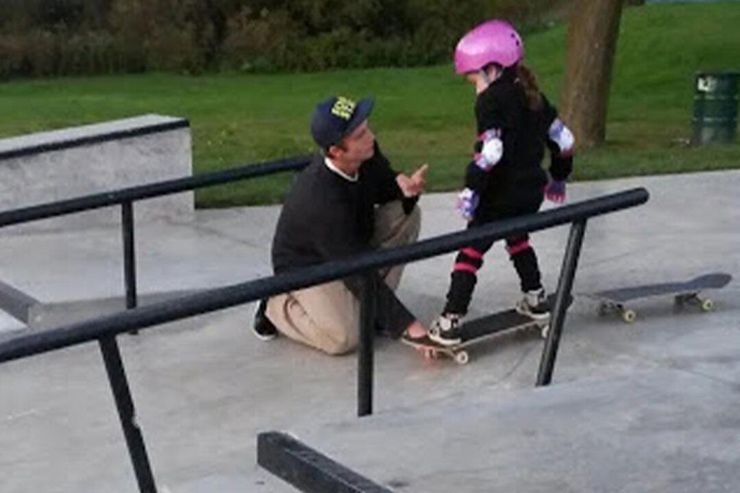Mom Shares 20-Year-Old Skater’s Interaction With Her 6-Year-Old Daughter at Skate Park on Facebook