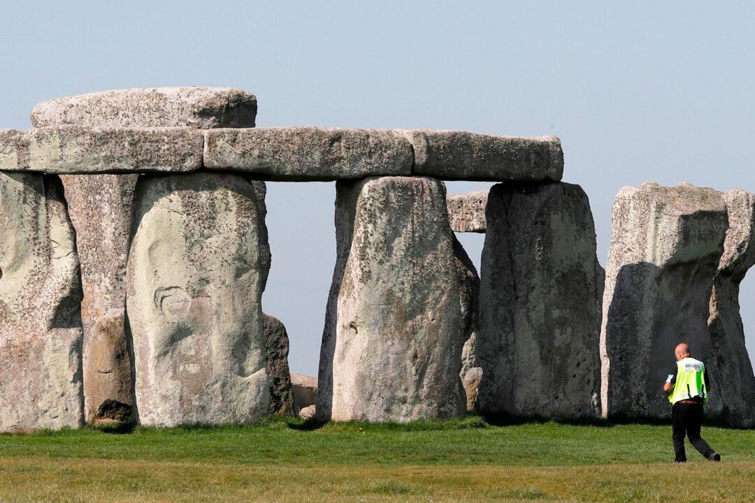 Archeologists Discover Huge New Prehistoric Circular Structure Near Stonehenge