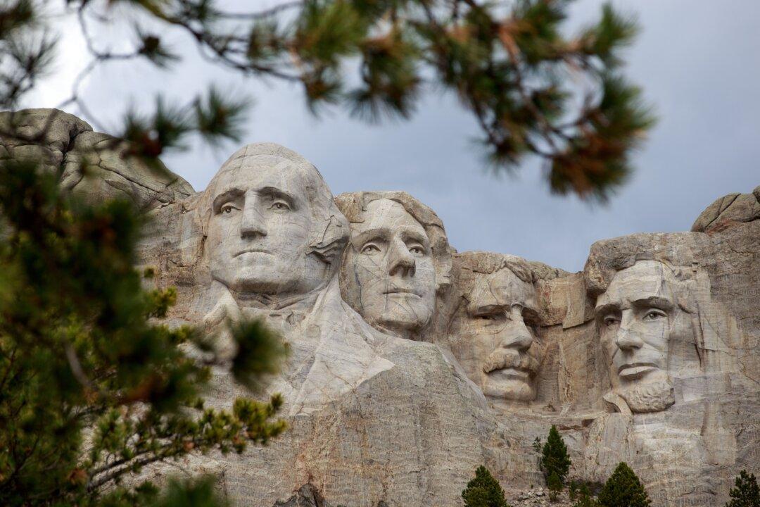 South Dakota Governor Says Mount Rushmore Not Being Blown Up on Her Watch