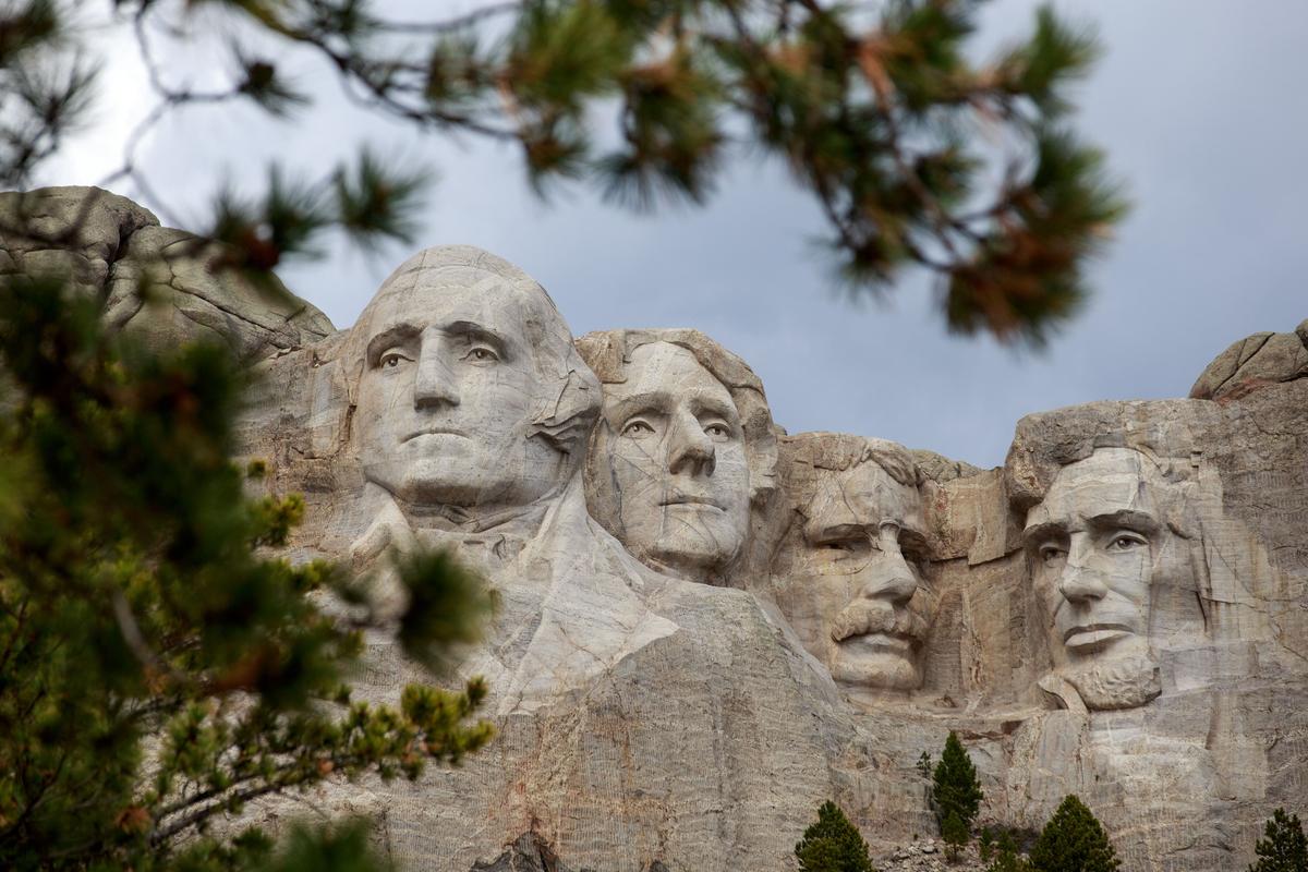 South Dakota Governor Says Mount Rushmore Not Being Blown Up on Her Watch